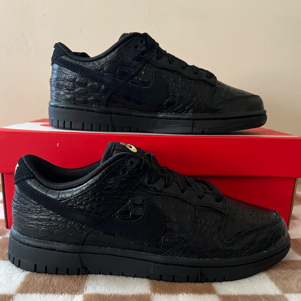 Nike Dunk Low SS Sneakers Black Croc/Metallic Gold HV4388-001 Women’s 7.5 BNIB